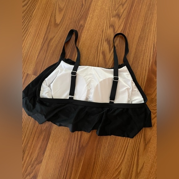 Cupshe Swim Wear Top And Bottom. - Picture 5 of 11